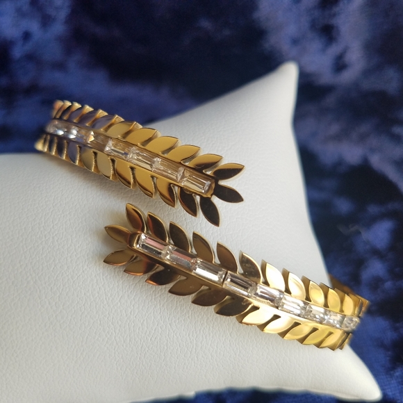 Swarovski Elements Gold Tone Stainless Open Bangle Cuff Bracelet NEW - Picture 10 of 10